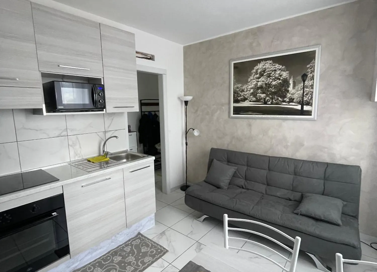 Montenero Suite Milano 0*,